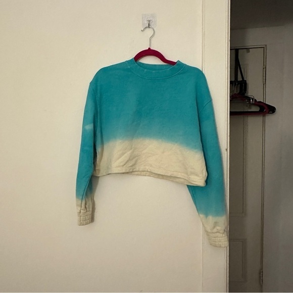 Apparis Tie-Dye Ombre Blue Cropped Crewneck Sweatshirt size Medium - Picture 5 of 6